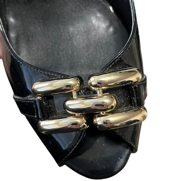 ANN TAYLOR Black Patent Leather Peep Toe Gold Buckle‎ Detail Block Heel Size 8 - Picture 5 of 9